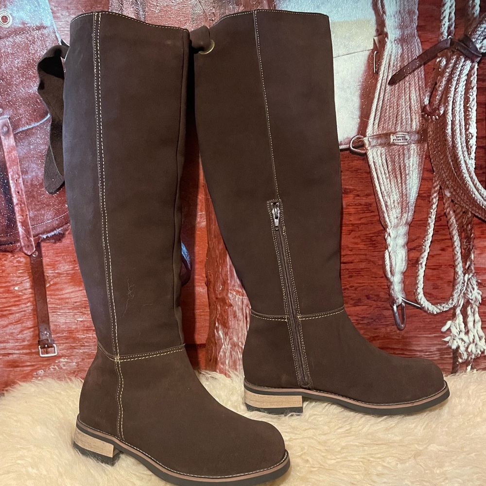 Suede/sheep’s wool lined boots.